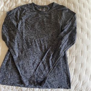 Figs performance under scrub shirt size Medium